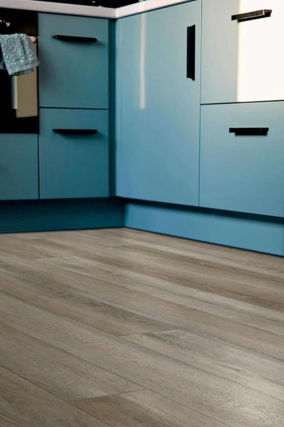 MONTCLAIR Barry Oak 22 MIL Waterproof Click Lock Luxury Vinyl Plank Flooring (19.02 sq. ft./case) Barry oak