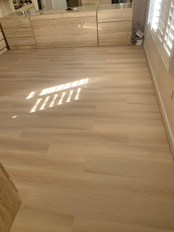 MONTCLAIR Ossage Oak 22 MIL Waterproof Click Lock Luxury Vinyl Plank Flooring (19.02 sq. ft./case) Osage
